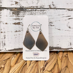 CLEARANCE: SMALL ELEGANT TEARDROP