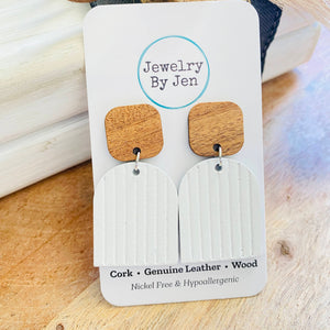 Wood Stud & Embossed Arch Earrings: White