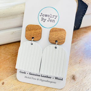 Wood Stud & Embossed Arch Earrings: White