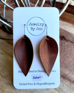 Medium Pinched Earrings: Brown