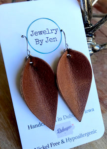 Medium Pinched Earrings: Brown